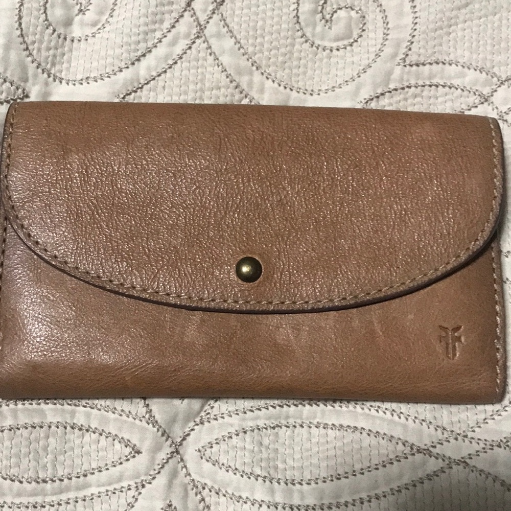 Beige Frye Lucy leather wallet very good condition